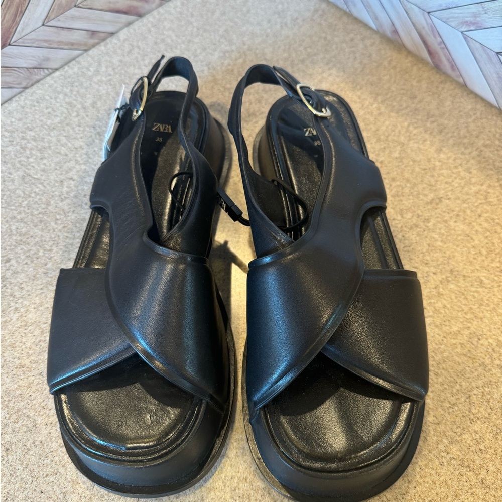 Nwt 7 1/2 Zara chunky cross strap sandals size 38